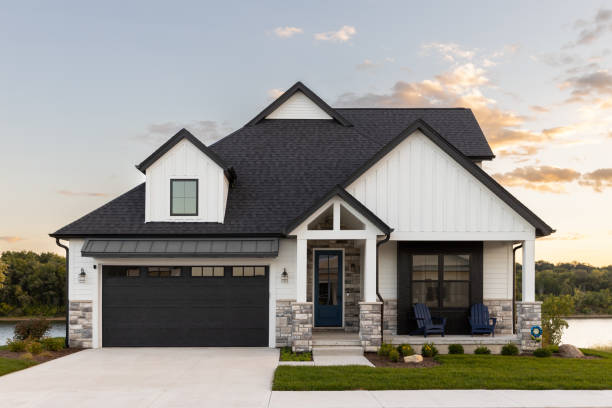 Best Roof Moss and Algae Removal  in Woodlawn, OH